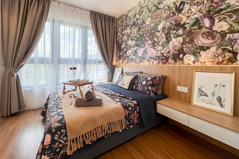 Master bedroom with a floral feature wall in an M Vertica unit managed by WefieHome