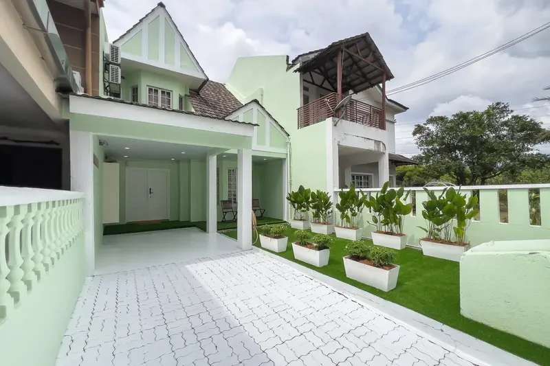 Roof, gutters and walls at the Shah Alam landed house managed by WefieHome