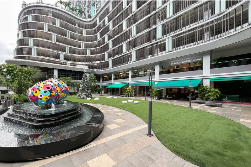 Courtyard and ground-floor shoplots at Trion KL