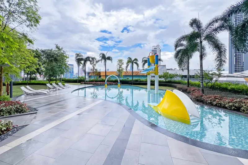Children's splash pool at Trion KL